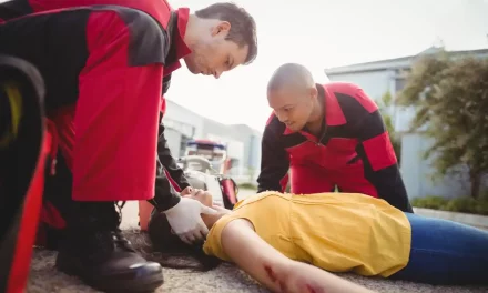 Si un herido en accidente ha perdido el conocimiento, ¿Cómo se le debe colocar?